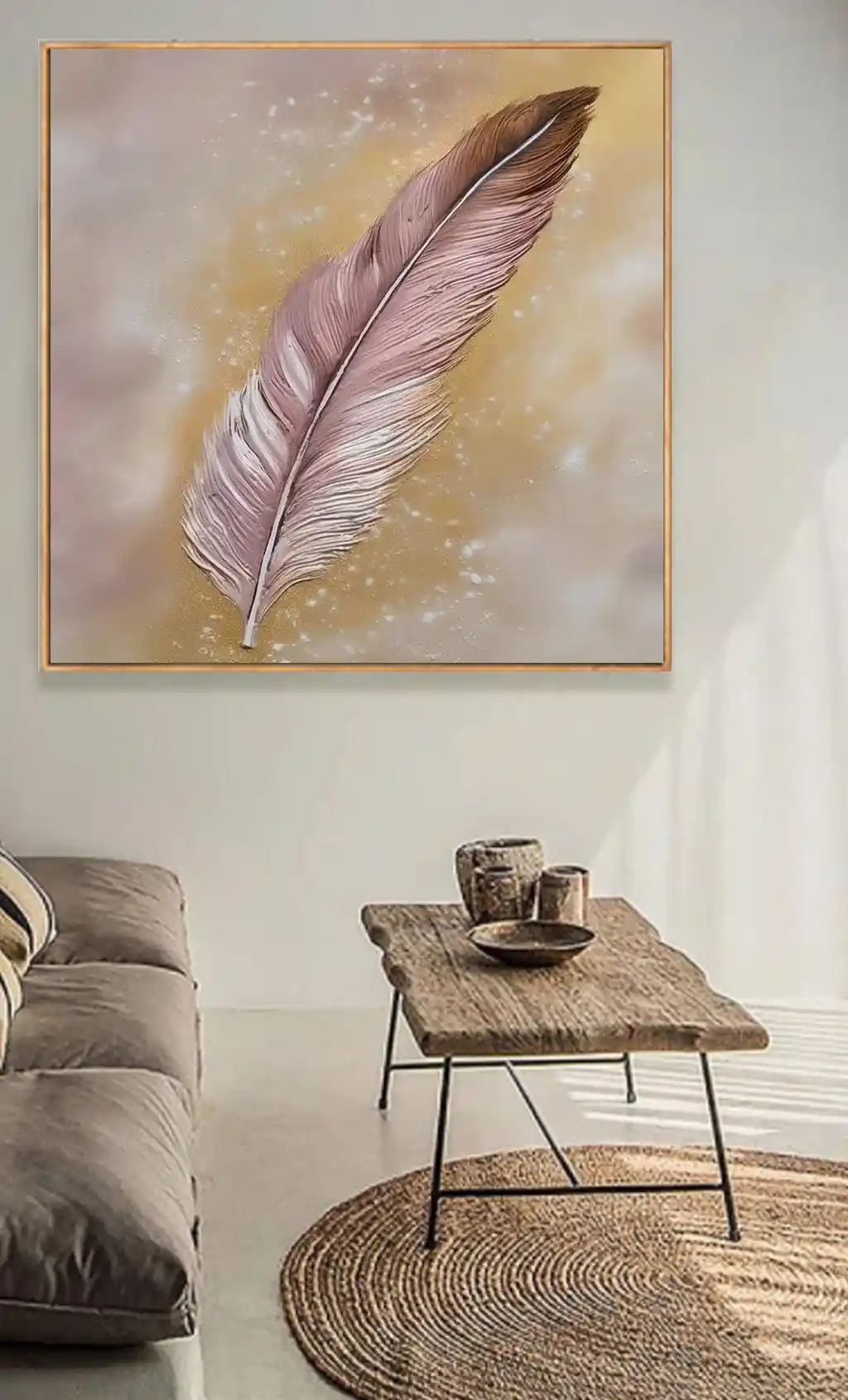 Altın Işıltılar Arasında Süzülen Pembe Tüyün Hafifliği